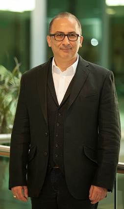 kii, ahs, giyim, insan yz, spor ceket ieren bir resim

Yapay zeka tarafndan oluturulmu ierik yanl olabilir.